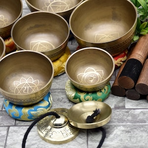 Natural Singing bowl set of 7 Tibetan singing bowls healing set Meditation yoga sound baths Seven chakra Bowls image 5