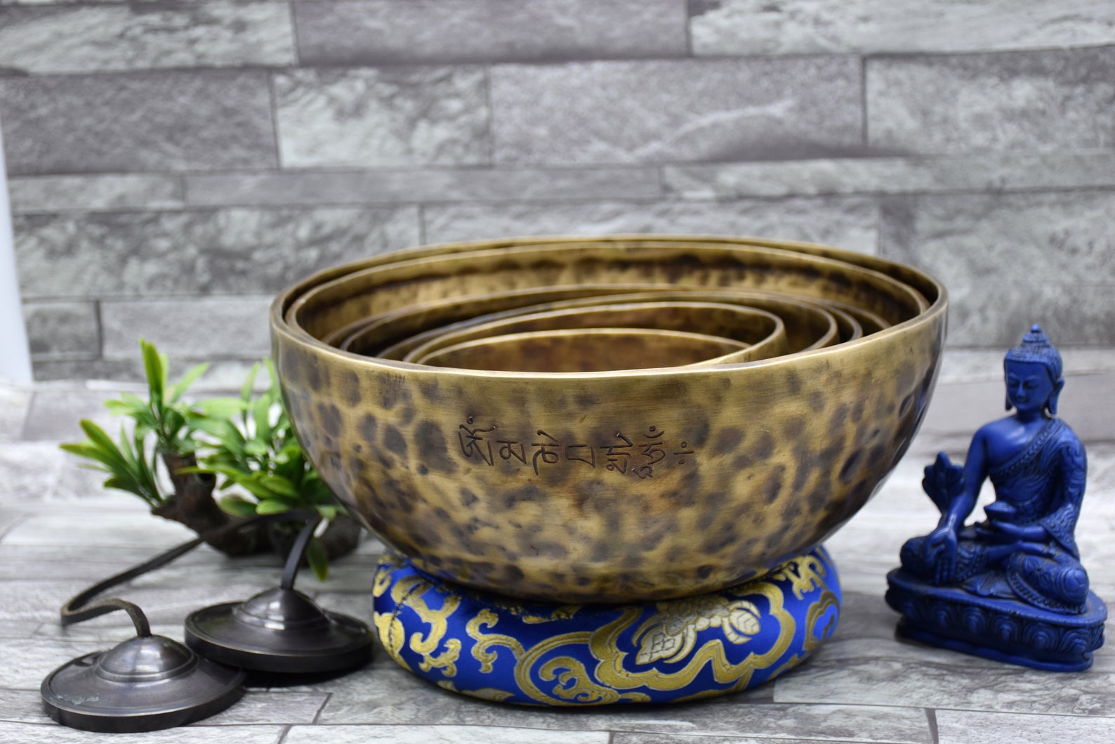 Chakra Note Tuned Full Moon Singing Bowl Set of 7 Tibetan Singing Bowls ...