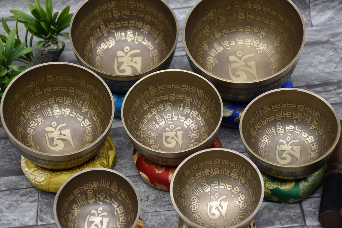 7 Chakra Healing Mantra Carved Singing Bowl Set of Seven - Himalayan ...
