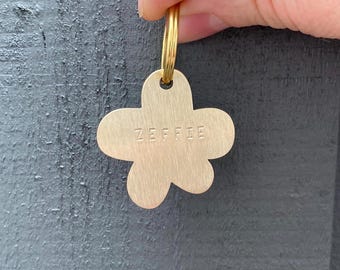 Premium dik bloemvormig gouden hondenpenning - handgestempeld messing metaal