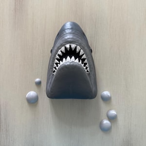 JAWS Fan Wall Decor, Great White Shark Home Decor, Shark with Bubbles Wall Hanger, Chalkware, Bathroom Decor, Man Cave, Shark Movie Fan