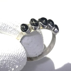 Black Star Sapphire Ring: Oval Cabochon, 925 Sterling Silver (5x3 mm)