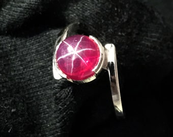Handmade Red Star Ruby Ring: 925 Sterling Silver, Round Stone (8x8 mm)