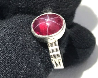 Handmade Red Star Ruby Ring: 925 Sterling Silver, Oval Stone (11x9 mm)