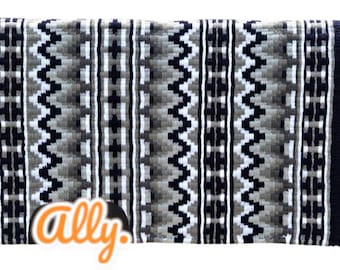White Grey Black Handmade Western Saddle Blanket Ranch Pad New Zealand Wool Show Pad/Yucca Pad for Horse riding Custom 34X42