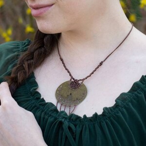 Macramé chain with braided metal plate