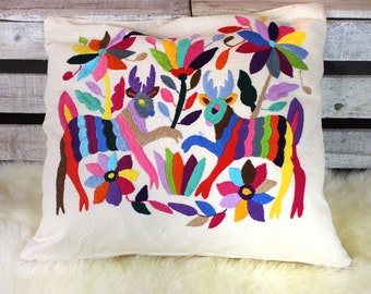 Hand-woven sofa cushion from Mexico 50x50 two animals with colorful cotton embroidery