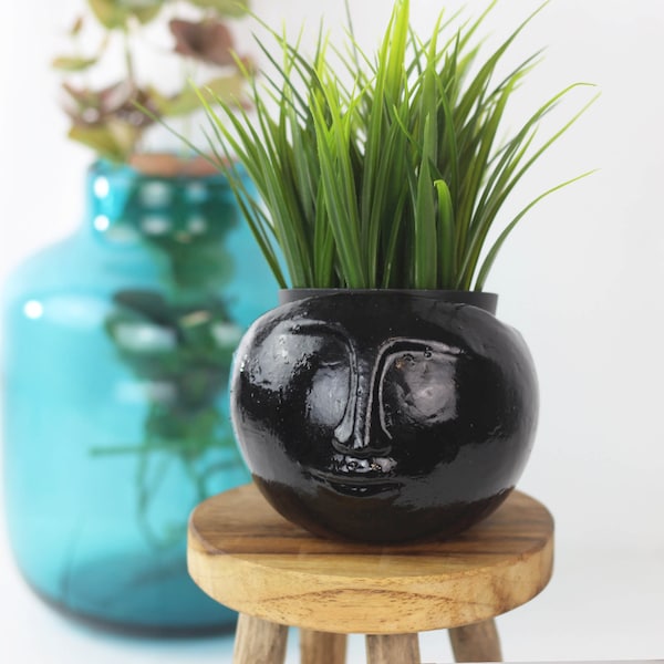Blumentopf aus Ton Gesicht S schwarz aus Mexiko Pflanztopf handmade Gartendeko Blumenkübel