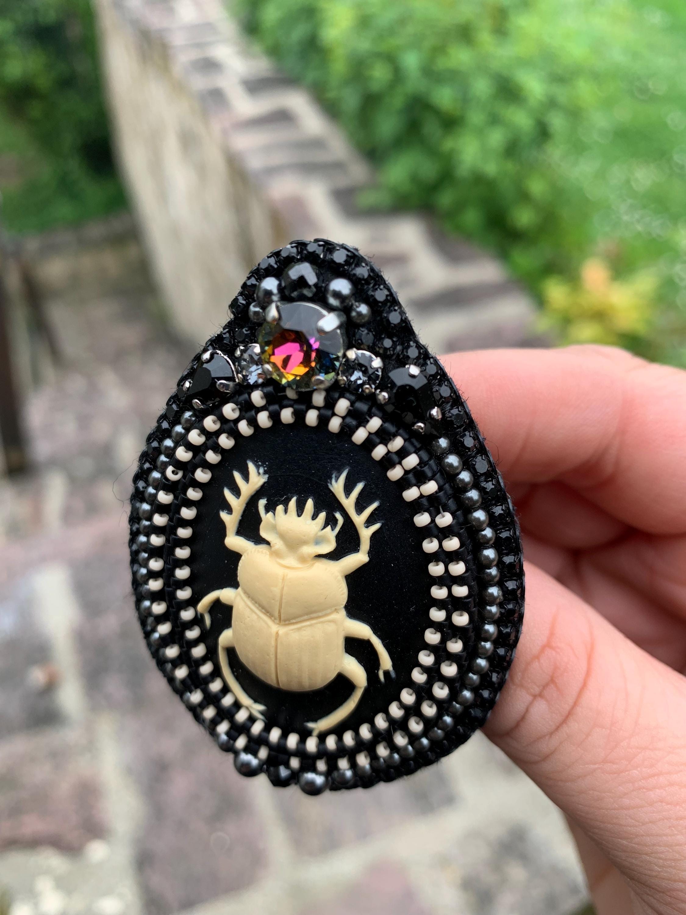 Broche Fantaisie Scarabée Rose Avec Strass - Alliage Doré, Insecte - Neuf Sans Emballage