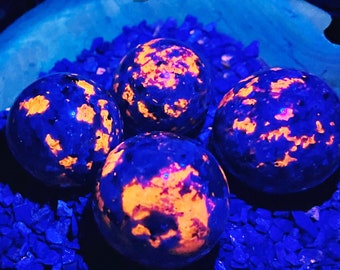 Glowing 1 Pcs Yooperlite Sphere | UV Reactive Sodalite Crystals, Healing Stones