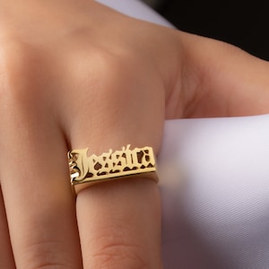 Bague prénom gothique - Bague de l'année empilable - Bague prénom gothique personnalisée - Bague prénom personnalisée - Bague d'anniversaire - Cadeau pour les mères - Cadeaux pour la fête des Mères