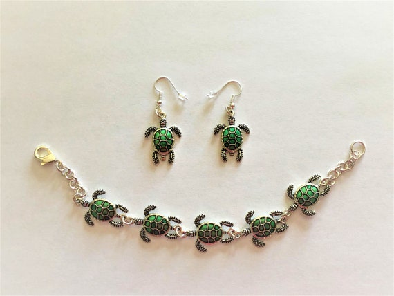 Custom Emerald Green Turtle Bracelet and Earrings | Etsy