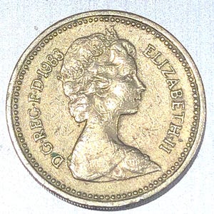 1983年 エリザベス2世 1ポンド硬貨 逆字2枚セット エリザべス女王1ポンド逆字ペア 2枚セット エリザベス女王1ポンド