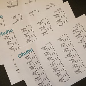 Pode incluir: Uma carta de cores com uma variedade de cores de tinta, incluindo tons de azul, verde, cinza e marrom. A carta &eacute; etiquetada como "Ohubu" e inclui os nomes de cada cor.