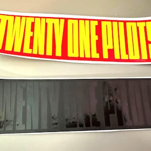 Adesivo in vinile Pilots, rosso e giallo, nero opaco, ideale per auto, laptop, notebook o bottiglie d&#39;acqua! Ottimo regalo per fan, amici, adesivo