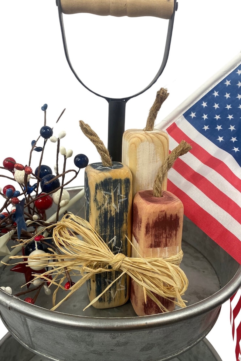 Rustic 4th Of July Decor, Wood Firecracker Decor, Primitive Americana Decor, Labor Day Decorations, Primitive patriotic Decor, Shelf Sitter bild 10