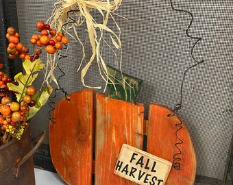 Pumpkin Fall Door Hanger, Farmhouse Pumpkin Decor, Fall Harvest Sign, Rustic Thanksgiving Decor, Primitive Fall Decor Gift, Seasonal Gift