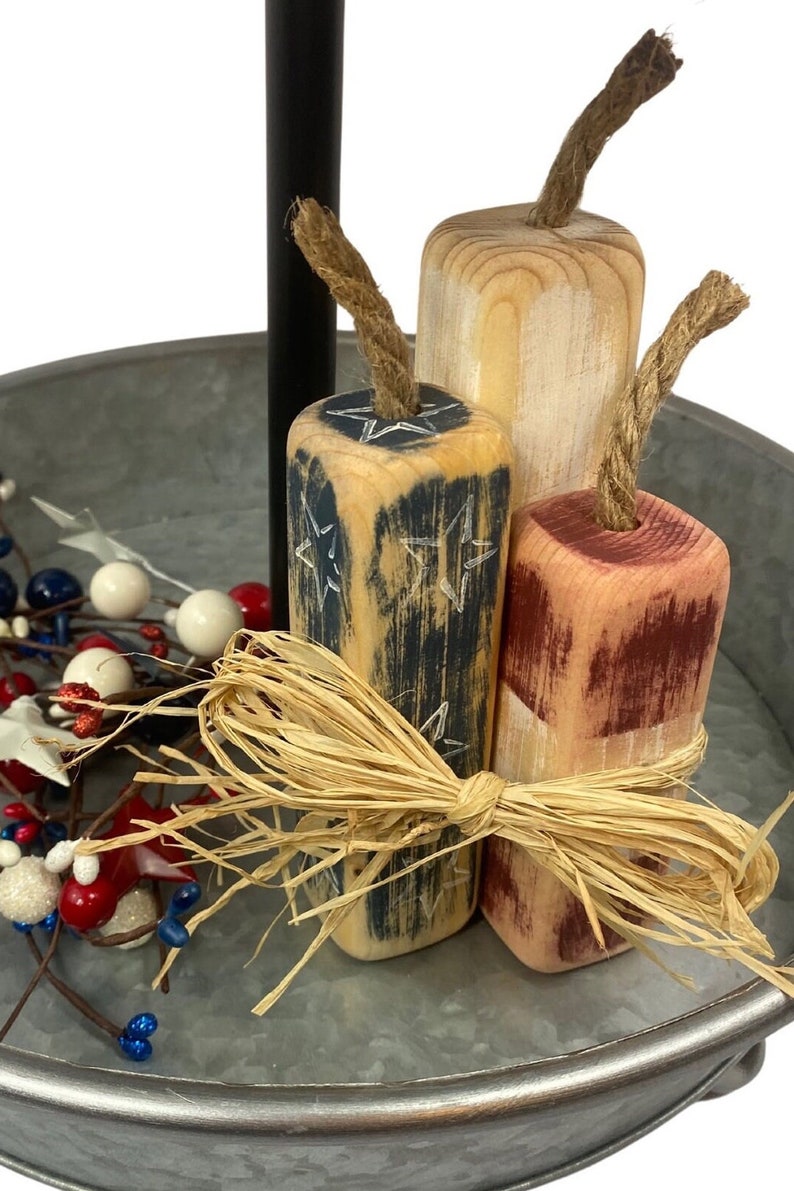 Rustic 4th Of July Decor, Wood Firecracker Decor, Primitive Americana Decor, Labor Day Decorations, Primitive patriotic Decor, Shelf Sitter bild 7