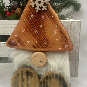 Snowflake Gnome, Winter gnome, Christmas Gnome, Gnome Shelf Sitter, Gnome Shelf Decor, Tray Decor, Table Decor, Gnome Hostess Gift, Rustic