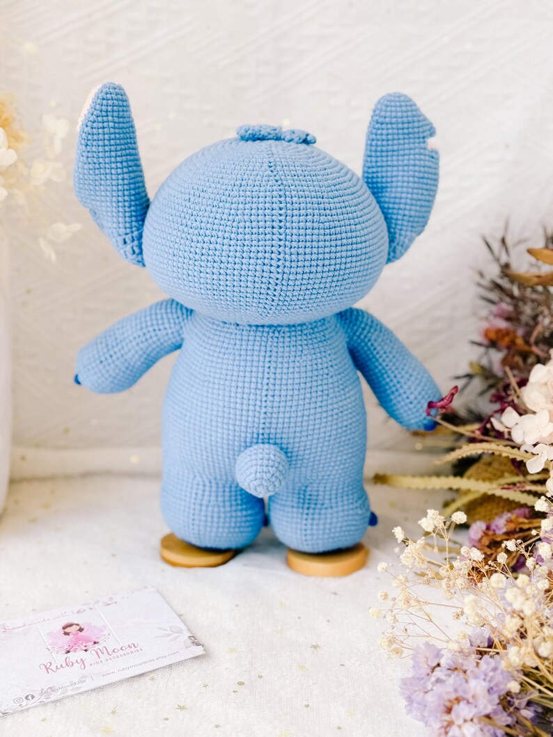 Handmade Crochet Stitch Plush Toy: 12" Cotton Amigurumi Doll afbeelding 7