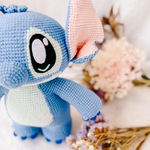 Handmade Crochet Stitch Plush Toy: 12" Cotton Amigurumi Doll afbeelding 3