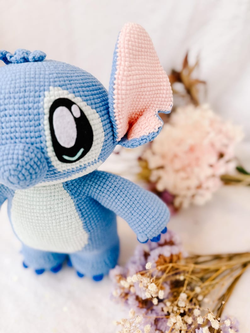 Handmade Crochet Stitch Plush Toy: 12" Cotton Amigurumi Doll afbeelding 3