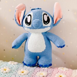 Handmade Crochet Stitch Plush Toy: 12" Cotton Amigurumi Doll afbeelding 9