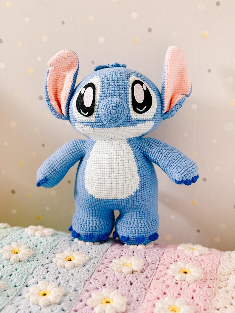 Handmade Crochet Stitch Plush Toy: 12" Cotton Amigurumi Doll afbeelding 9