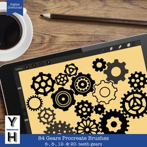 Puede incluir: Ilustración digital de varios diseños de engranajes negros en la pantalla de una tableta. La tableta está sobre una superficie de madera, con una taza de café y un lápiz en el fondo. El texto en la pantalla dice "84 Gears Procreate Brushes".