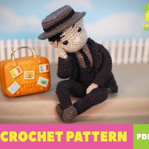 PATRÓN para Muñeca Amigurumi de Crochet Inspirada en Buster Keaton - Solo Patrón - INGLÉS - Términos de EE. UU. - Hecho en Tonos Grises para Efecto Blanco y Negro