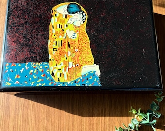 Vintage Gustav Klimt, "The Kiss" Large Decorative Lacquerware Box