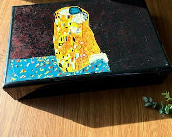 Vintage Gustav Klimt, "The Kiss" Large Decorative Lacquerware Box