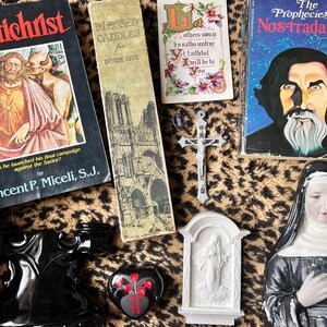Vintage Mystery Box, Antique Curated Blind Box, Cottagecore, Dark Academia, Goth, Retro Gift Baskets 画像 11