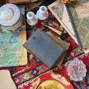 Vintage Mystery Box, Antique Curated Blind Box, Cottagecore, Dark Academia, Goth, Retro Gift Baskets 画像 19