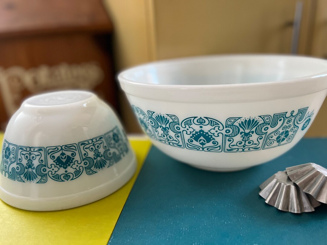 Vintage Pyrex Bowls Blue Horizon Pattern Mixing Bowls Set of Two 401