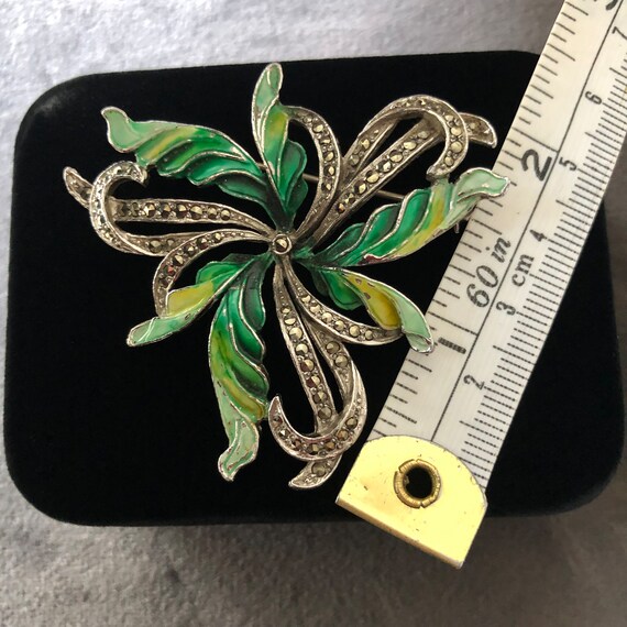 A beautiful vintage green floral enamel and marca… - image 8