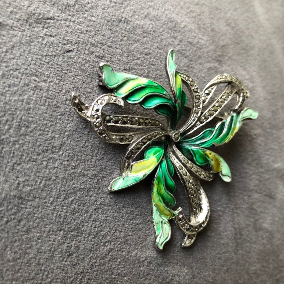 A beautiful vintage green floral enamel and marca… - image 6