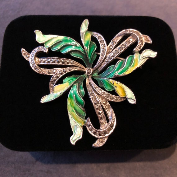 A beautiful vintage green floral enamel and marca… - image 1