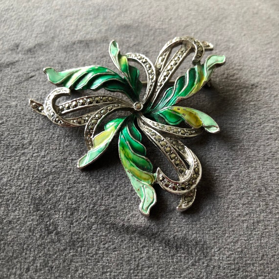A beautiful vintage green floral enamel and marca… - image 2