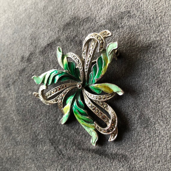 A beautiful vintage green floral enamel and marca… - image 7