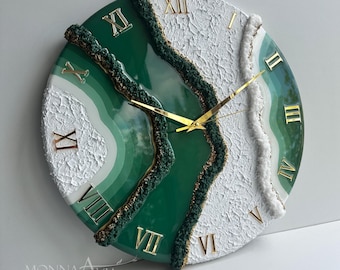 Luxury Green Geode Resin Clock – Silent Modern Wall Clock, Handmade Epoxy Art, Custom Home Decor Gift Idea