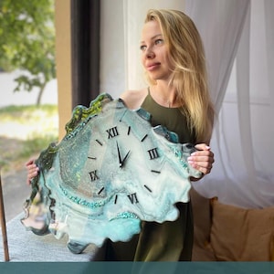 Geode Wall Clock Epoxy Resin Art – Luxury Wall Decor, Anniversary Gift, Apartment Clock, Unique Modern Art, Housewarming Gift for Parents