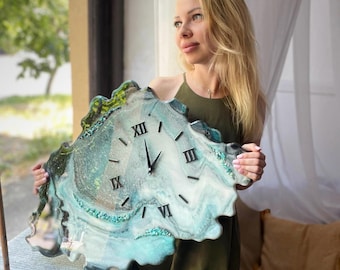Geode Wall Clock Epoxy Resin Art – Luxury Wall Decor, Anniversary Gift, Apartment Clock, Unique Modern Art, Housewarming Gift for Parents