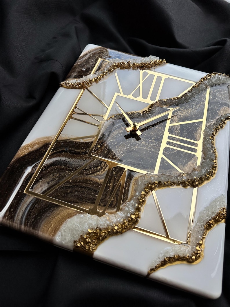 Luxury Epoxy Resin Wall Clock With Gold Accents and Geode Design ...