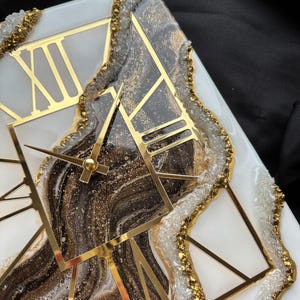 Luxury Epoxy Resin Wall Clock With Gold Accents and Geode Design ...