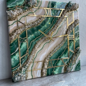 Resin square geode clock, geode green beige crystal clock, resin art , housewarming gift, modern art decor, green gold wall clock