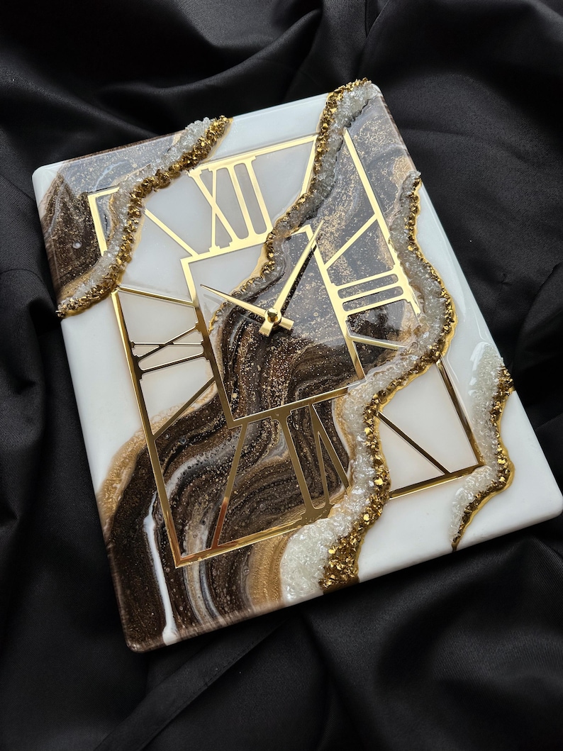 Luxury Epoxy Resin Wall Clock With Gold Accents and Geode Design ...