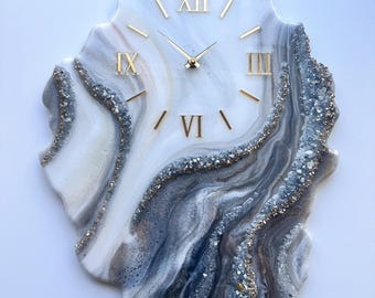 Resin Wall Clock Modern Geode – Gray White Epoxy Clock, Unique Art Decor, Luxury Statement Clock, Custom Living Room Gift