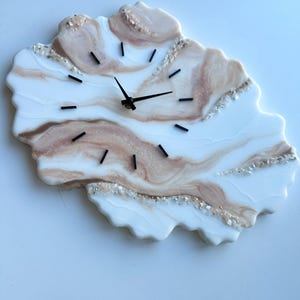Handmade Geode Wall Clock in White Marble Design. Unique Epoxy Resin Clock, Modern Matte Finish, Perfect for Stylish Home Decor and Luxury
