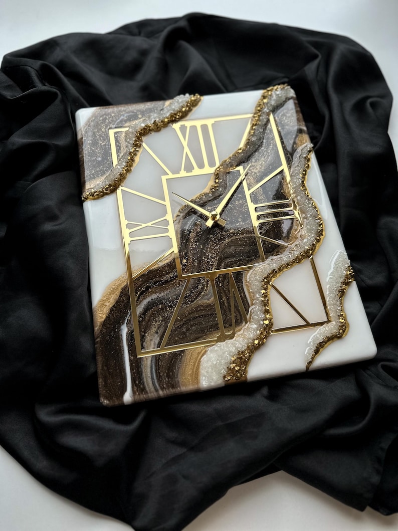 Luxury Epoxy Resin Wall Clock With Gold Accents and Geode Design ...